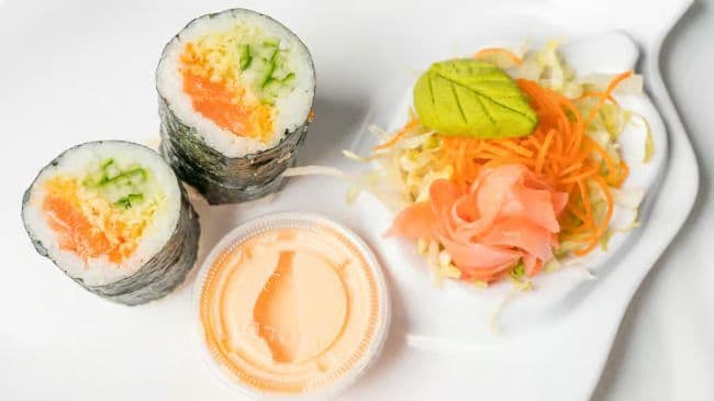 50 Futomaki au saumon épicé / Spicy Salmon Futomaki