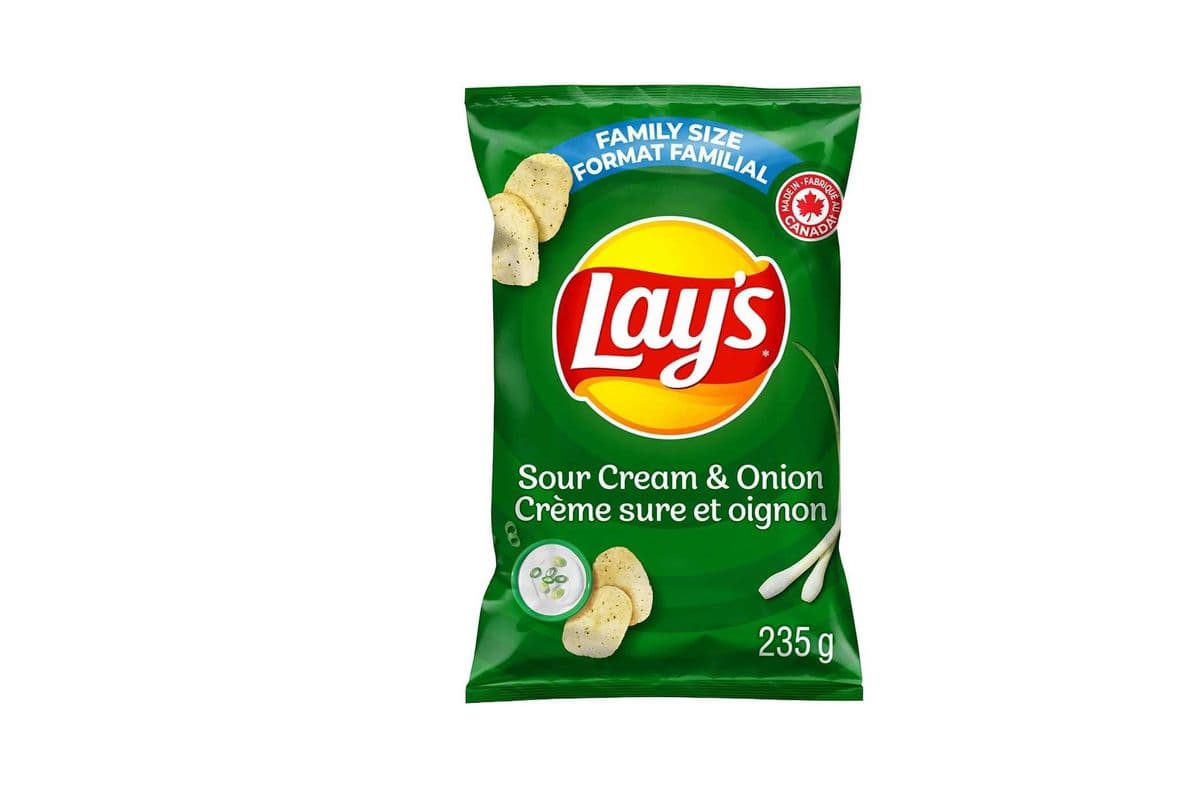 Lays- Sour Cream & Onion (220g)