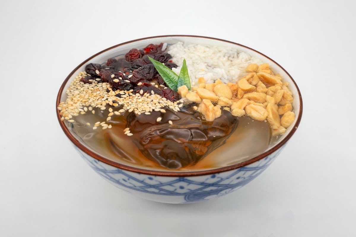Ice Jelly with Brown Sugar Syrup