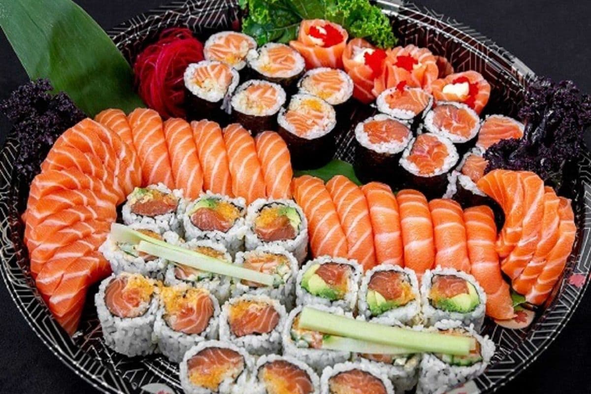 P4 Salmon Lover Party Tray (40pc)