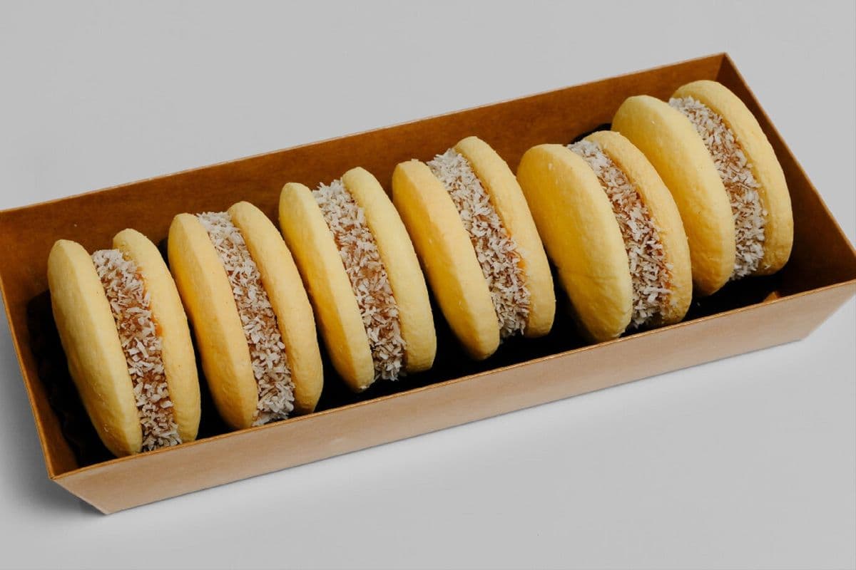 Large Alfajores with Coconut (6 pcs)