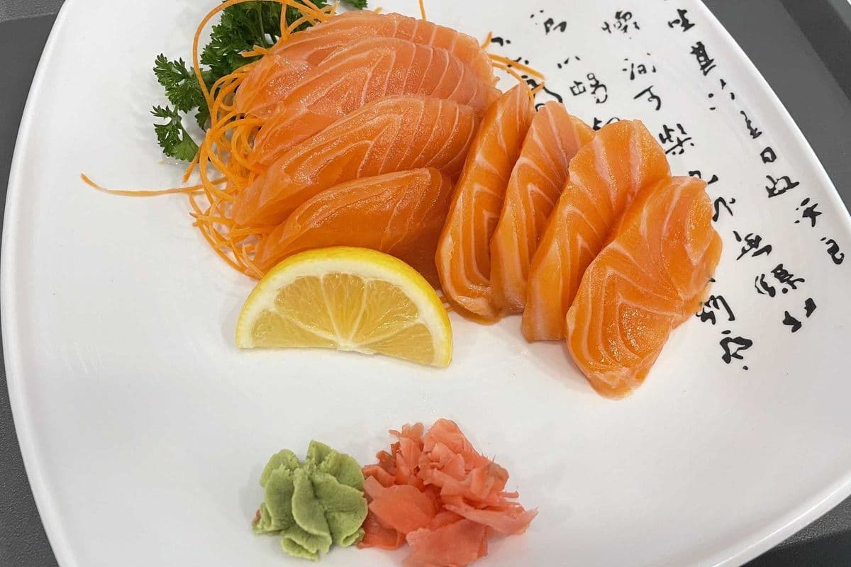 Salmon Sashimi (8 pcs)