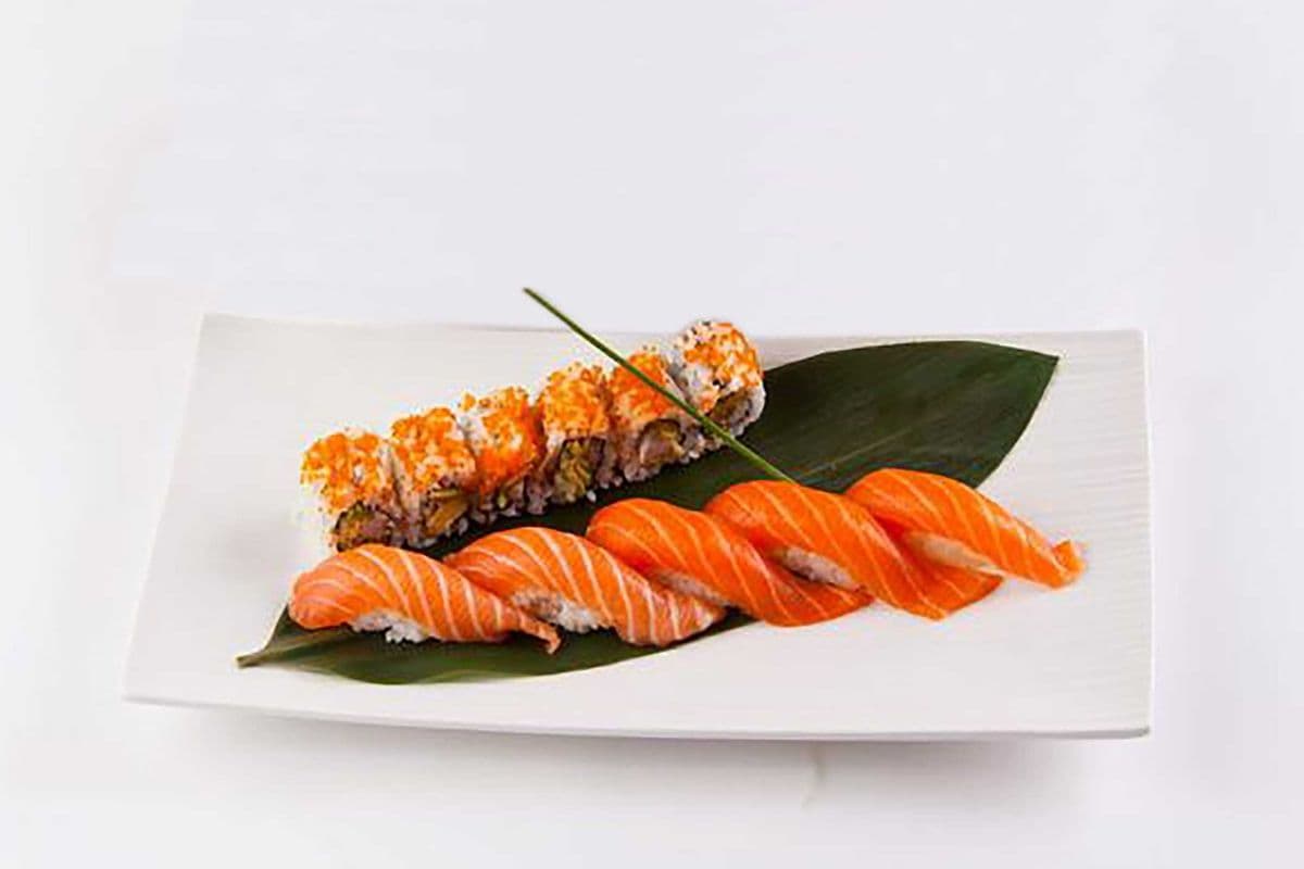 6 Salmon Su + 1 Special Roll(14pcs)