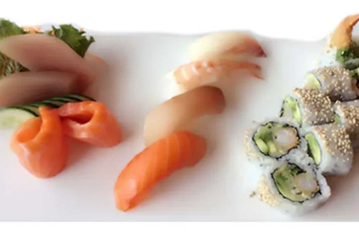 126. Sushi and Sashimi Combo (16 pcs)