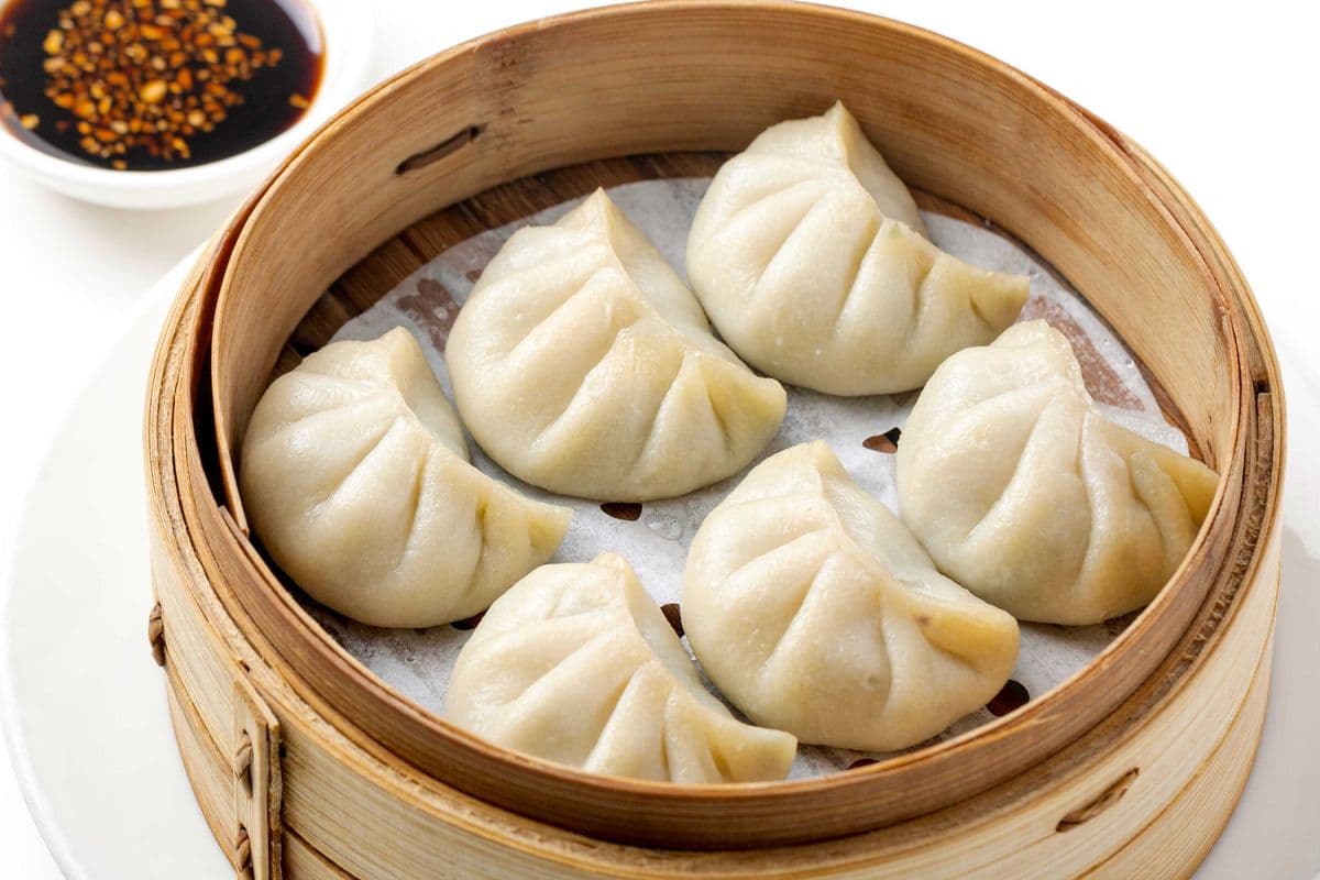 002. Steamed Vegetable Dumplings (6 pcs)