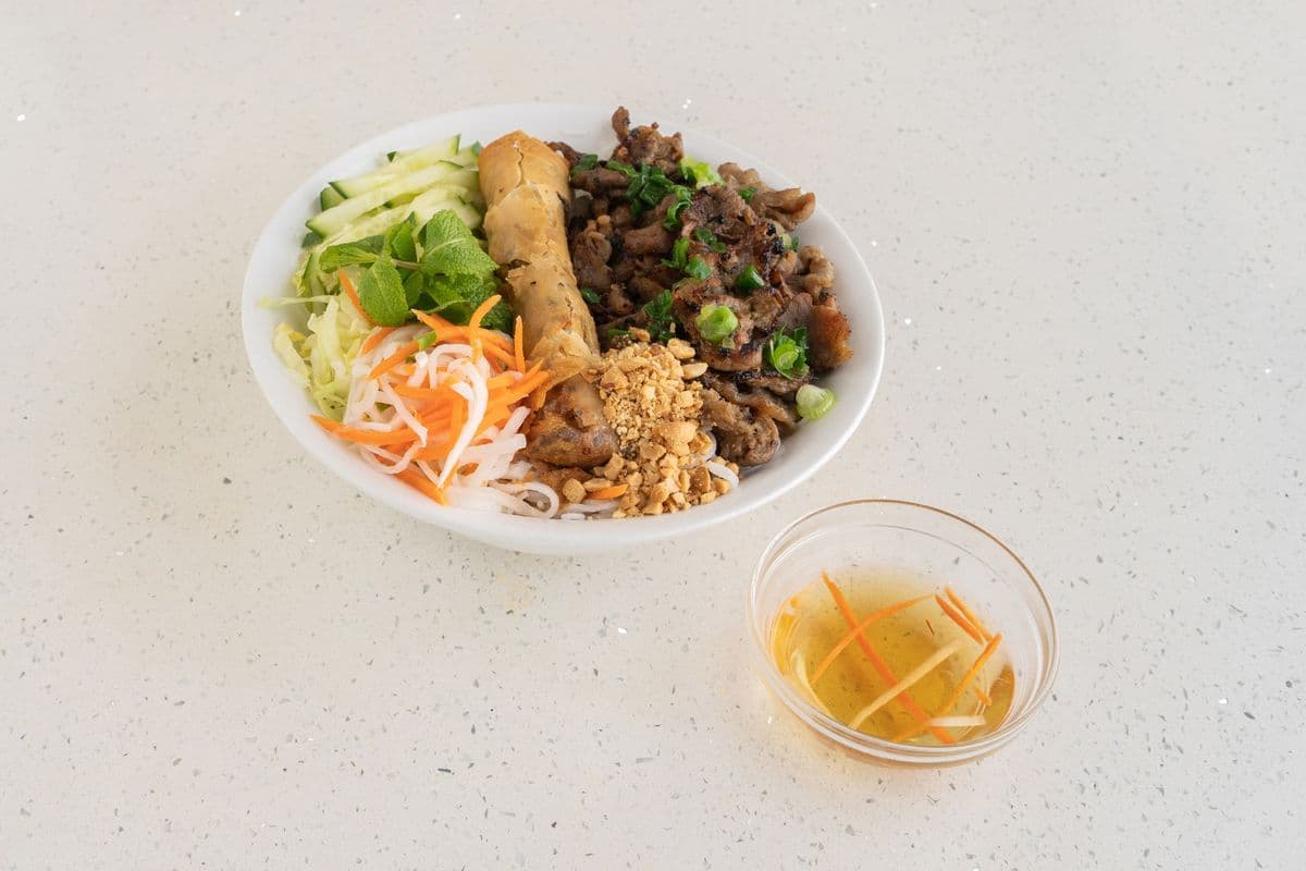 B2. Spring Rolls and Grilled Pork with Vermicelli