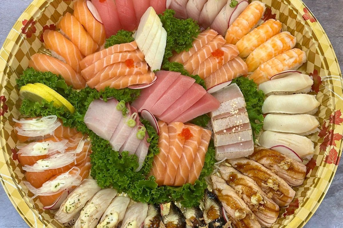 Large Sushi & Sashimi Tray (64pc)