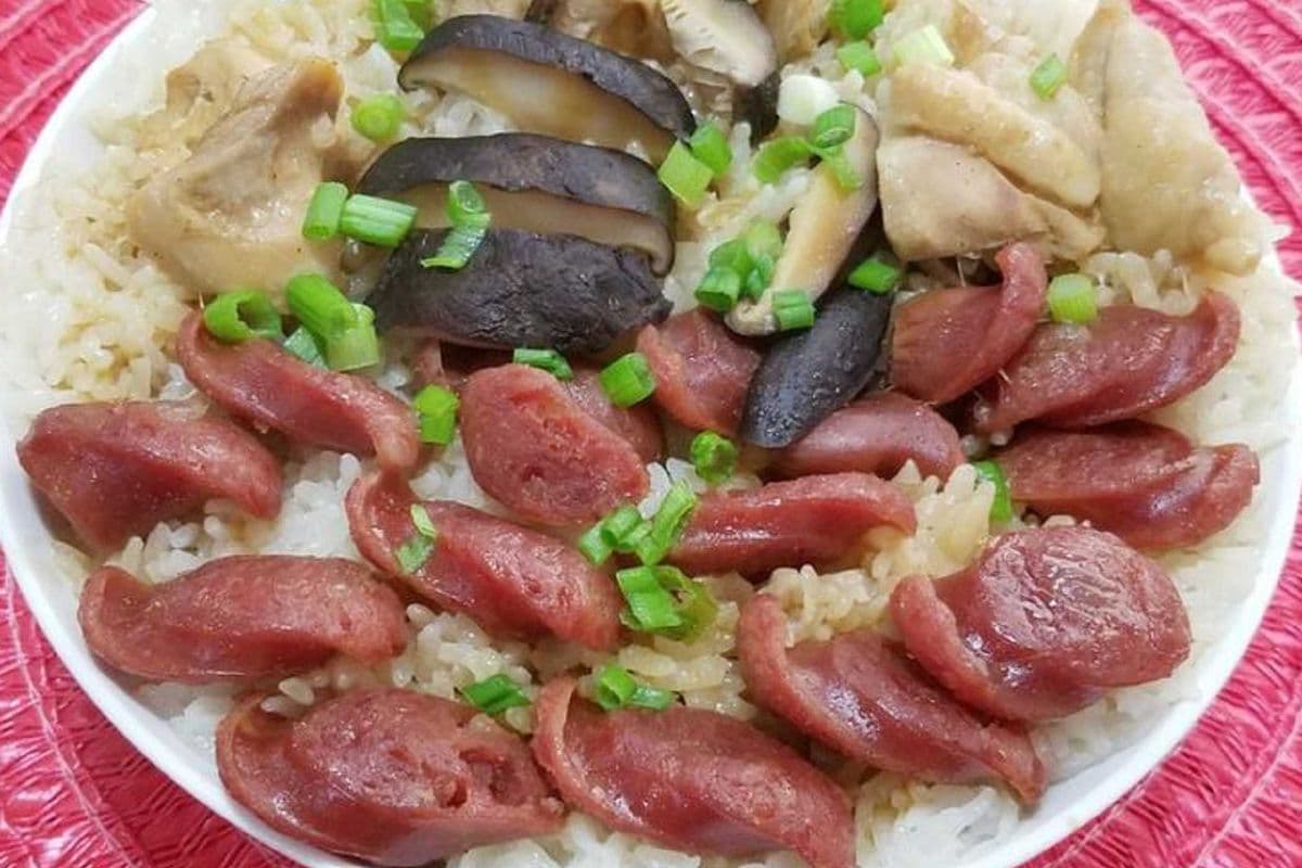 Chicken with Mushroom and Chinese Sausage 冬菇臘腸蒸雞飯