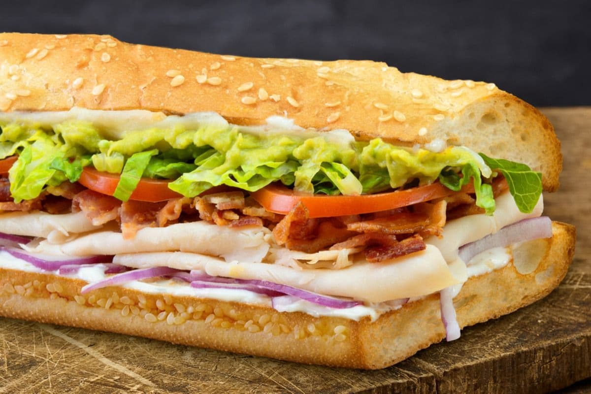 9" Regular Turkey Bacon Guacamole Sub (820 Cal)