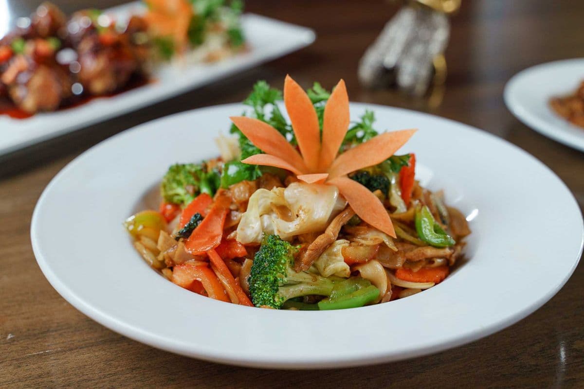 Stir-Fried Rice Noodles (Pad Si Eu)