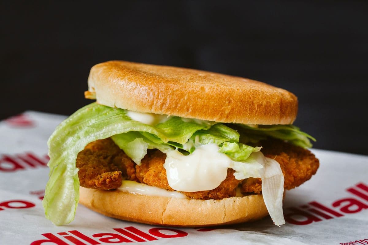 Burger au poulet pané