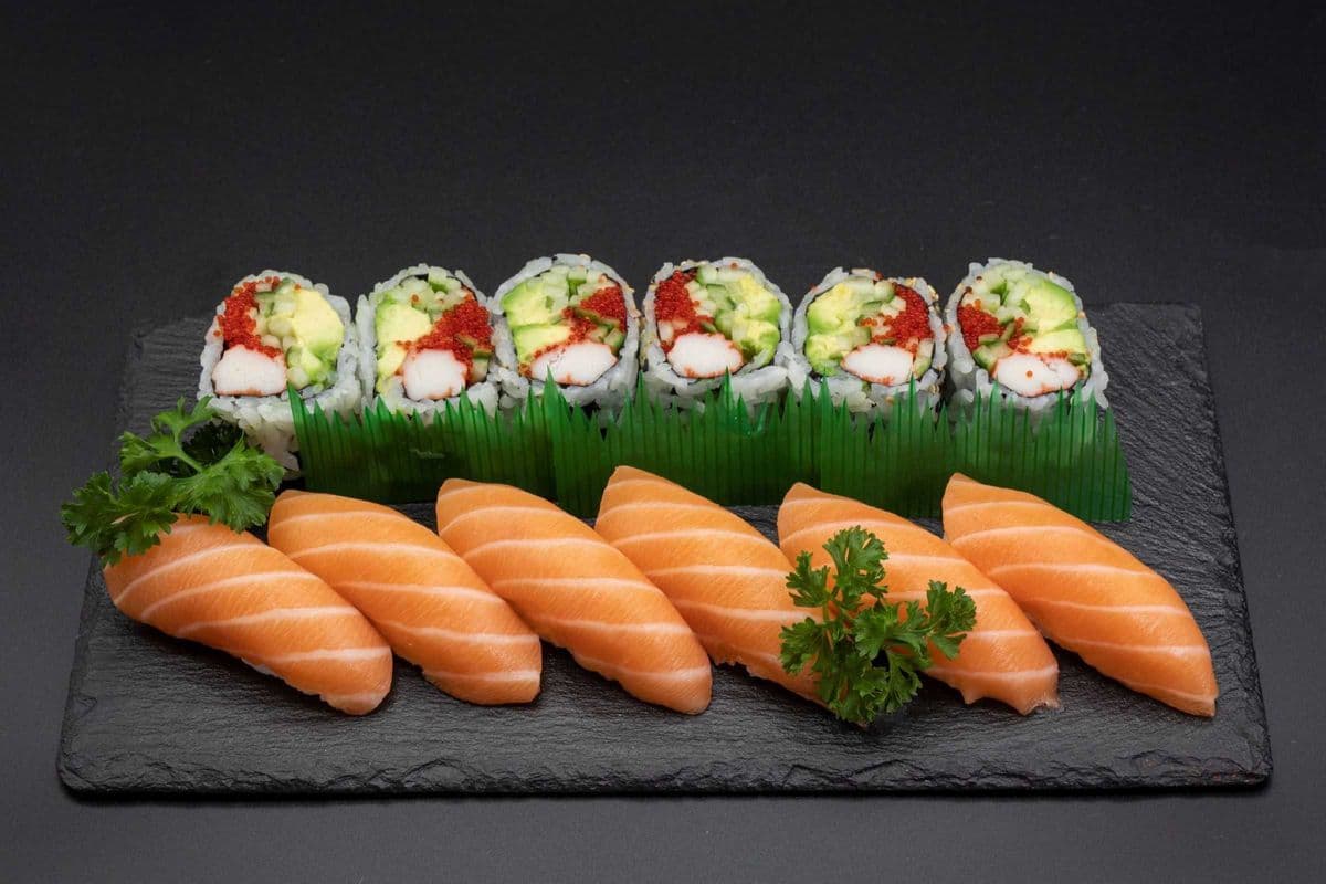 C05. Salmon Sushi D