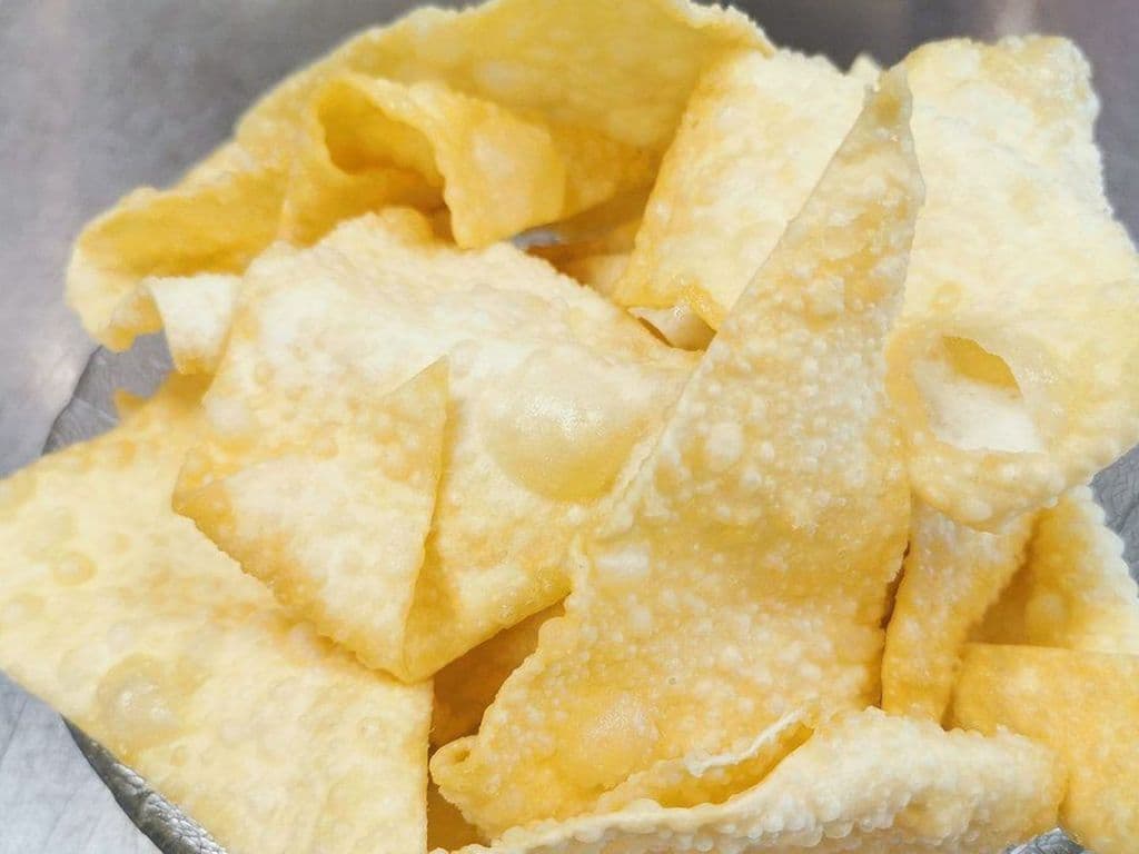4. Deep-Fried Dry Wonton Wrapper with Sweet & Sour Sauce (16 Pieces)
