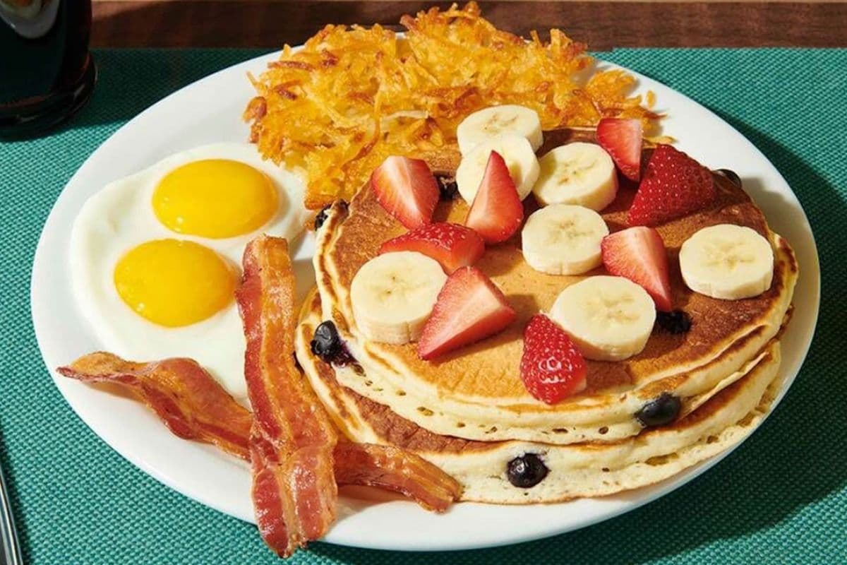 DOUBLE BERRY BANANA PANCAKE SLAM (1160 Cal)