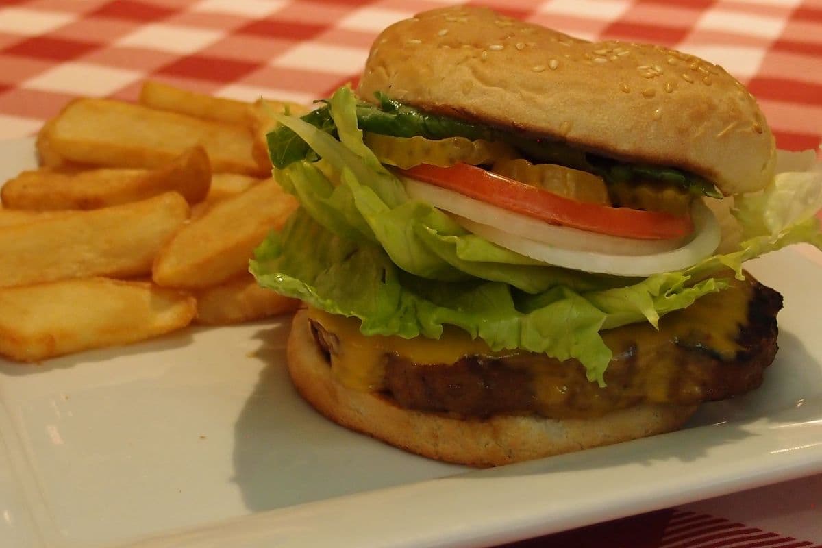 Cheeseburger (6 oz)