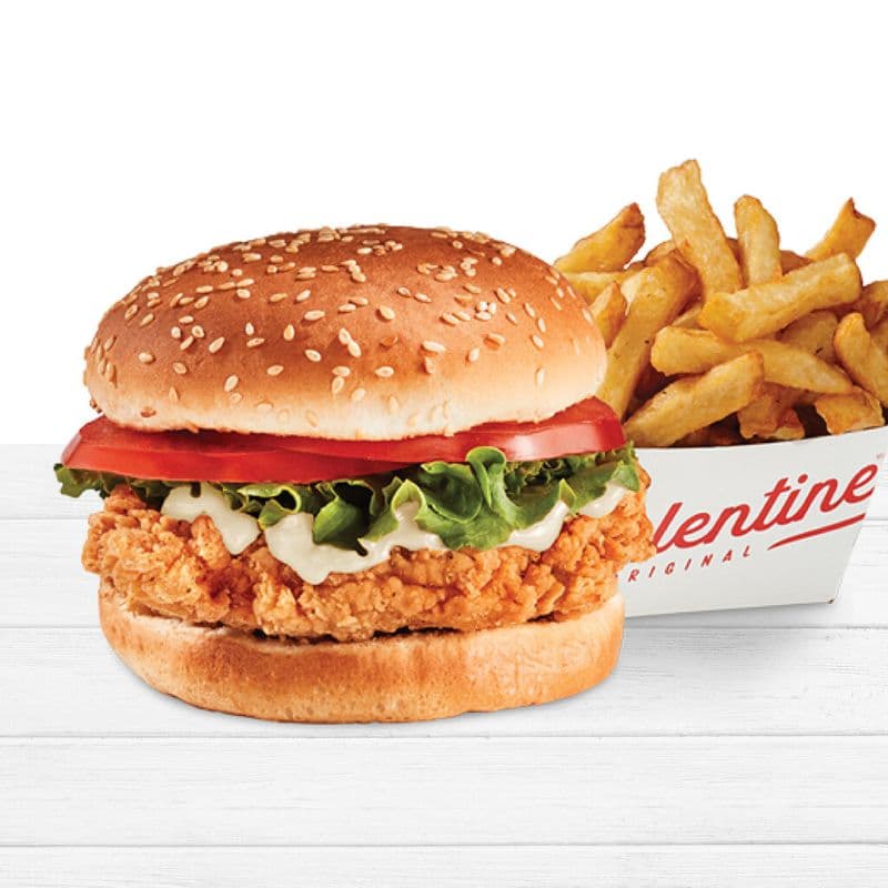 Burger de poulet avec frites / Chicken burger with fries