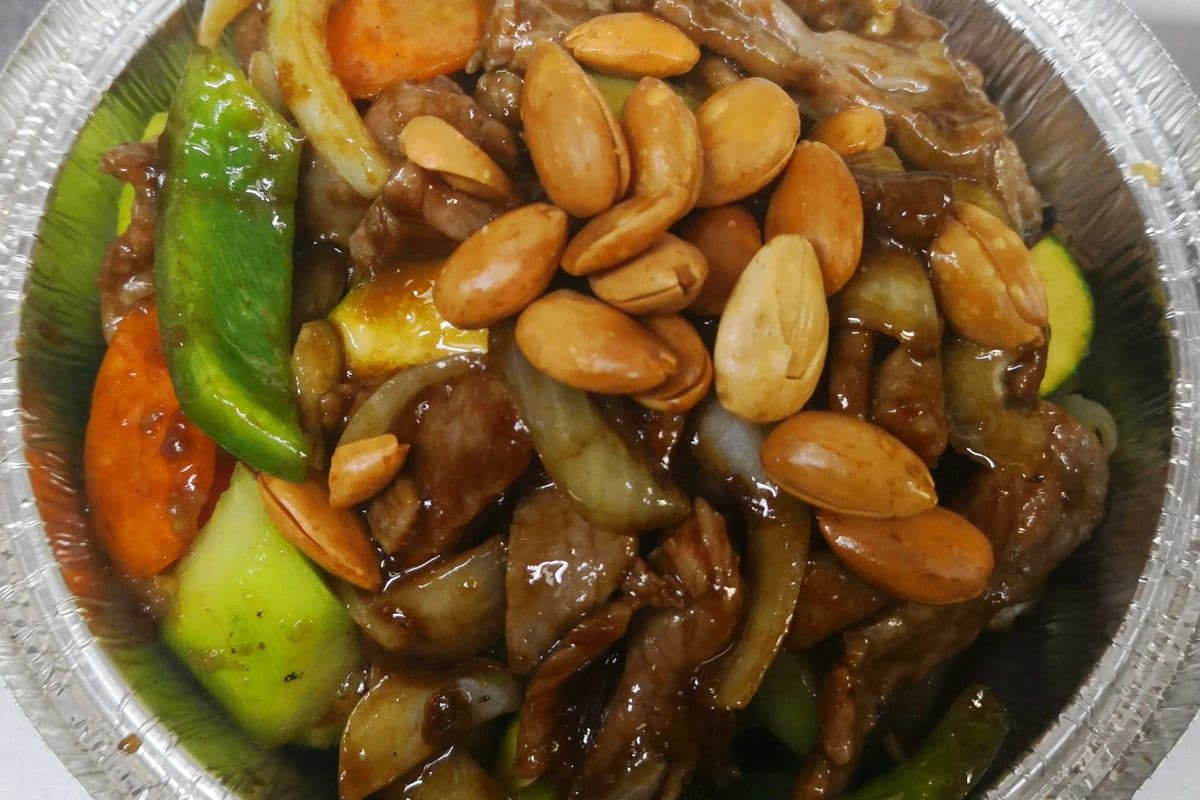 Diced Beef with Vegetables and Almonds