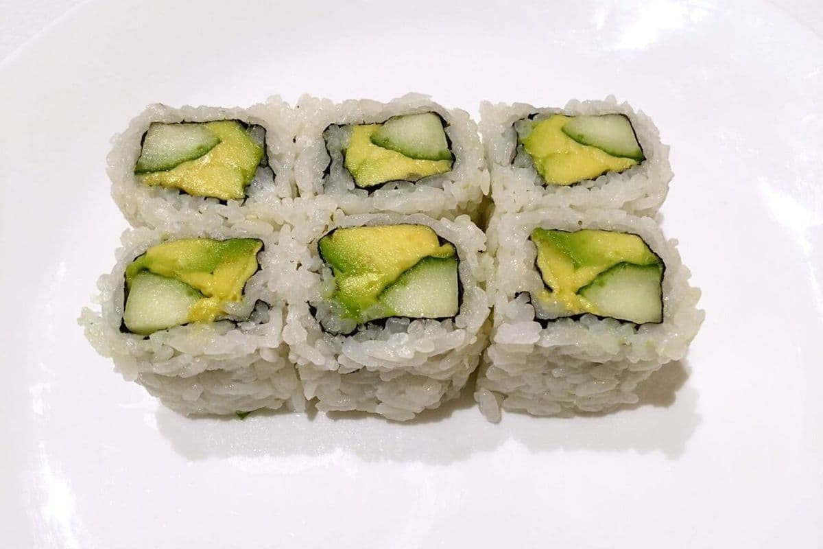 VR05. Cucumber Avocado Roll (6 pcs)