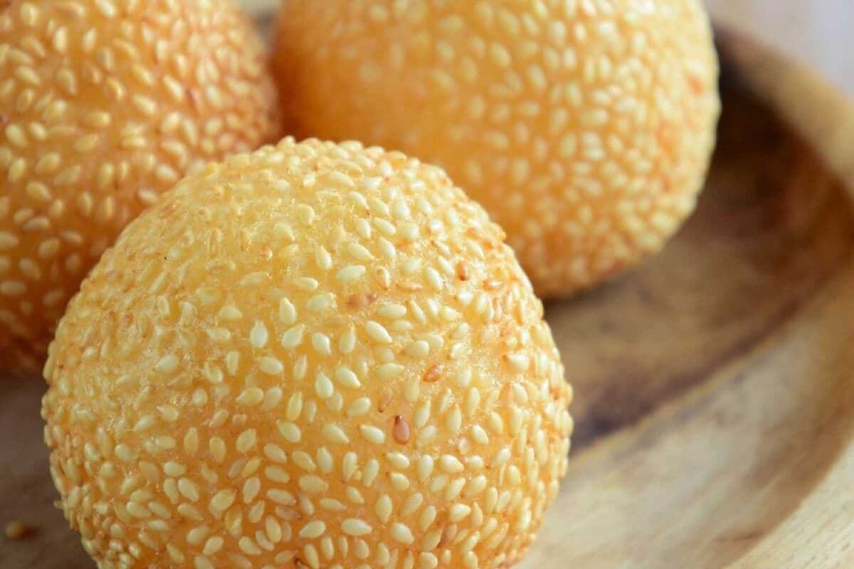 Crispy Sesame Balls 黑芝麻煎堆