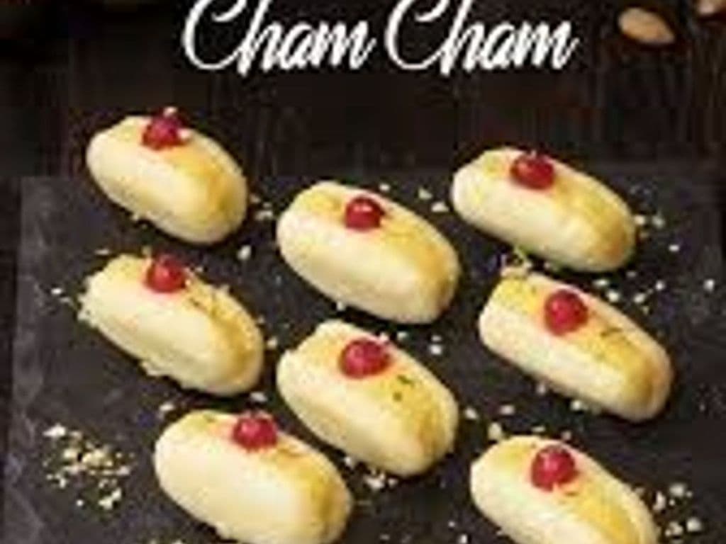 WHITE CHAM CHAM