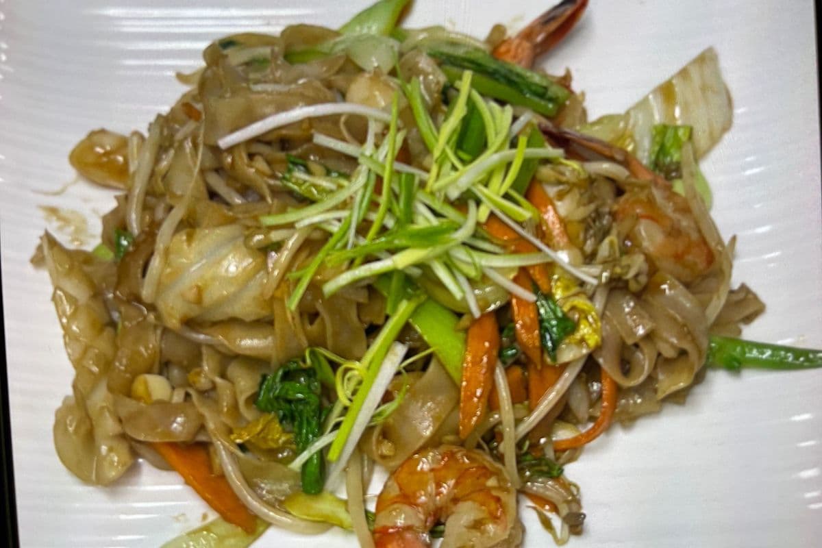 F2. Stir-Fried Rice Noodles - Phở Xào