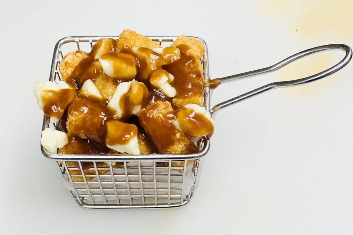 Tater tots poutine
