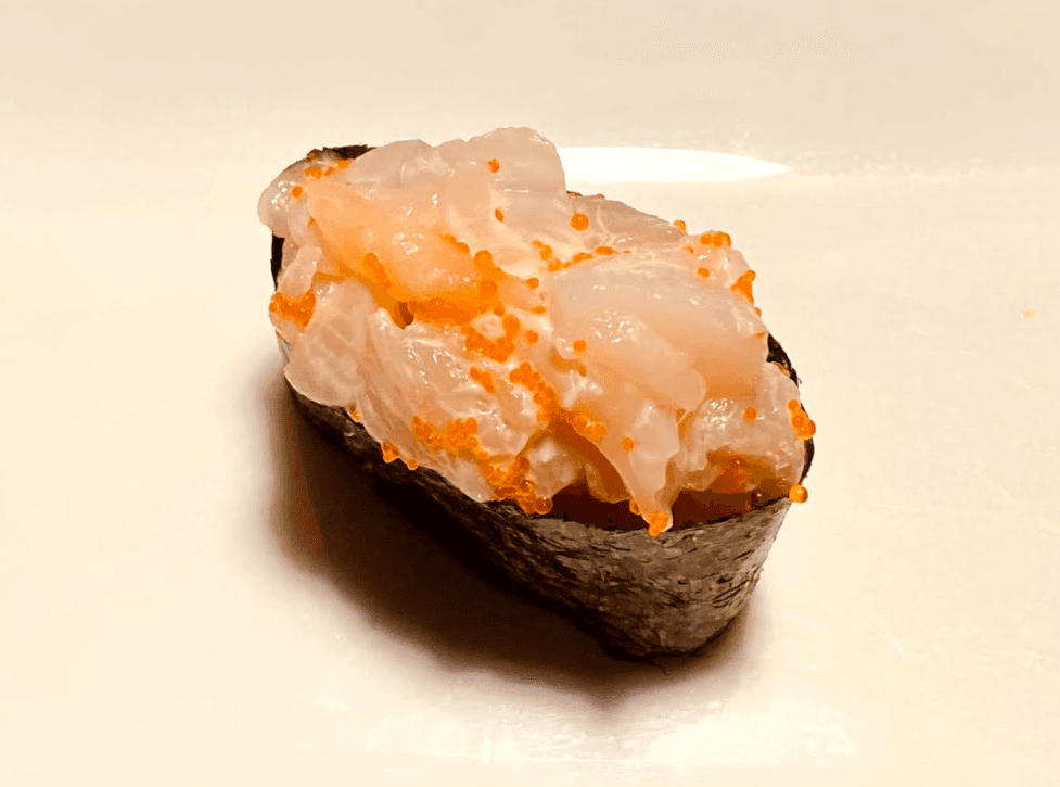 Chopped Scallop with Tobiko Sushi (1 pc)