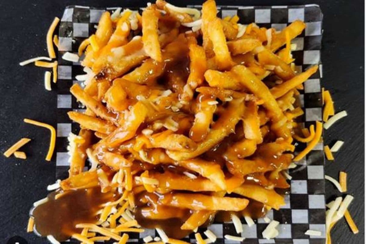 CHEESY POUTINE