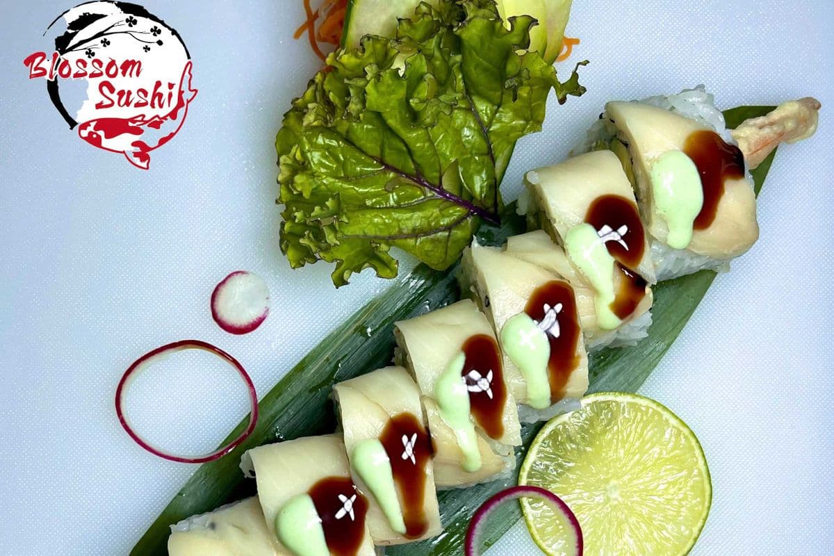 White Dragon Roll (8 pcs)