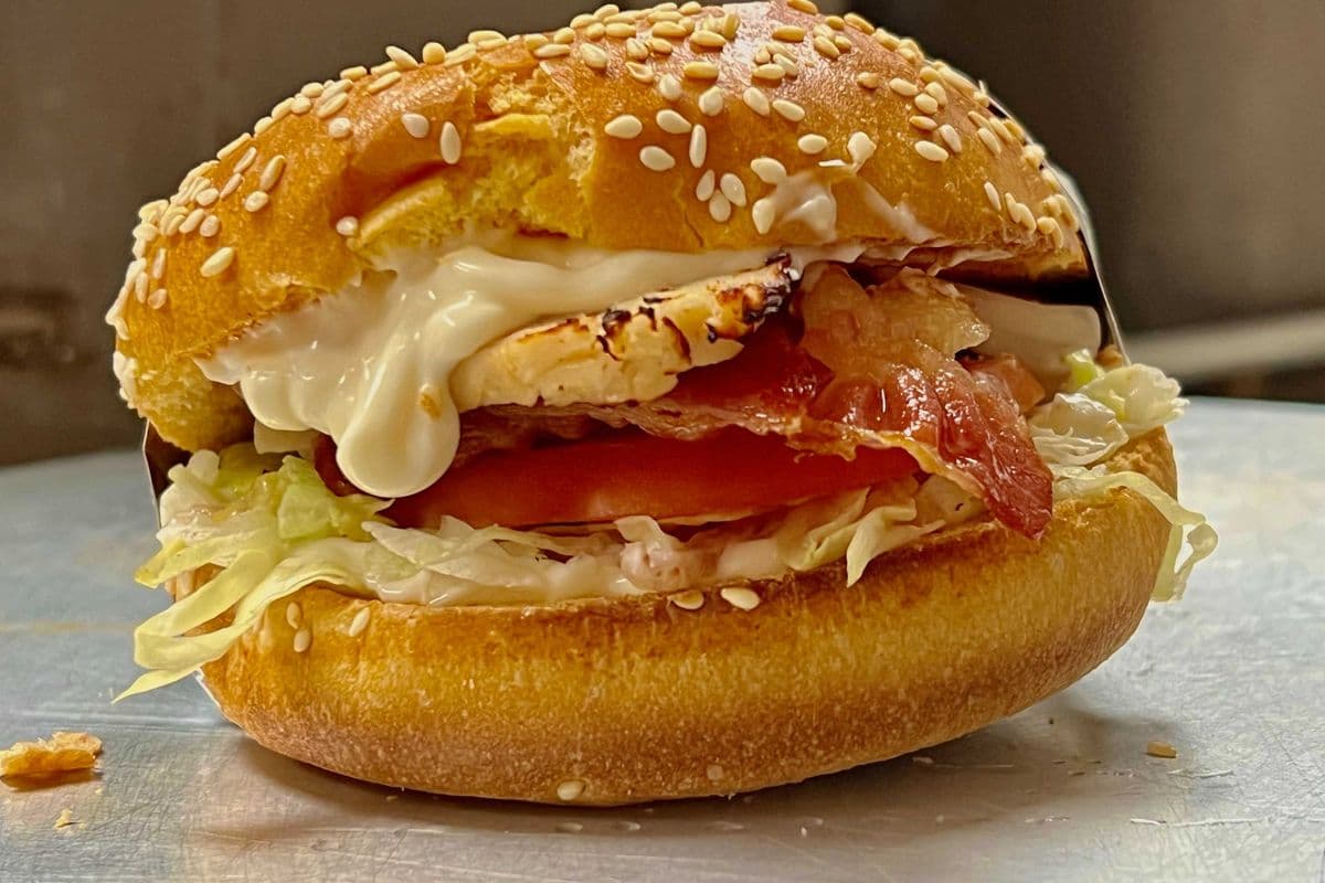 CBR BURGER( CHICKEN, BACON AND RANCH)