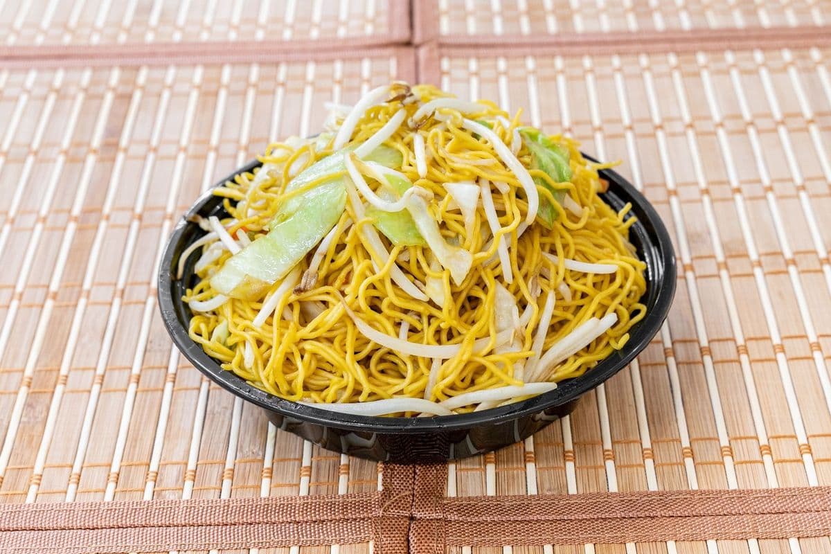Vegetable Cantonese Chow Mein 素炒广东面