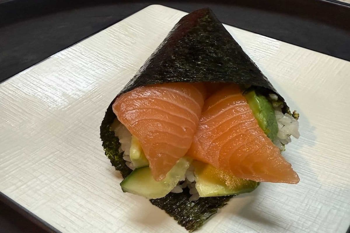 101. Salmon Avocado Temaki
