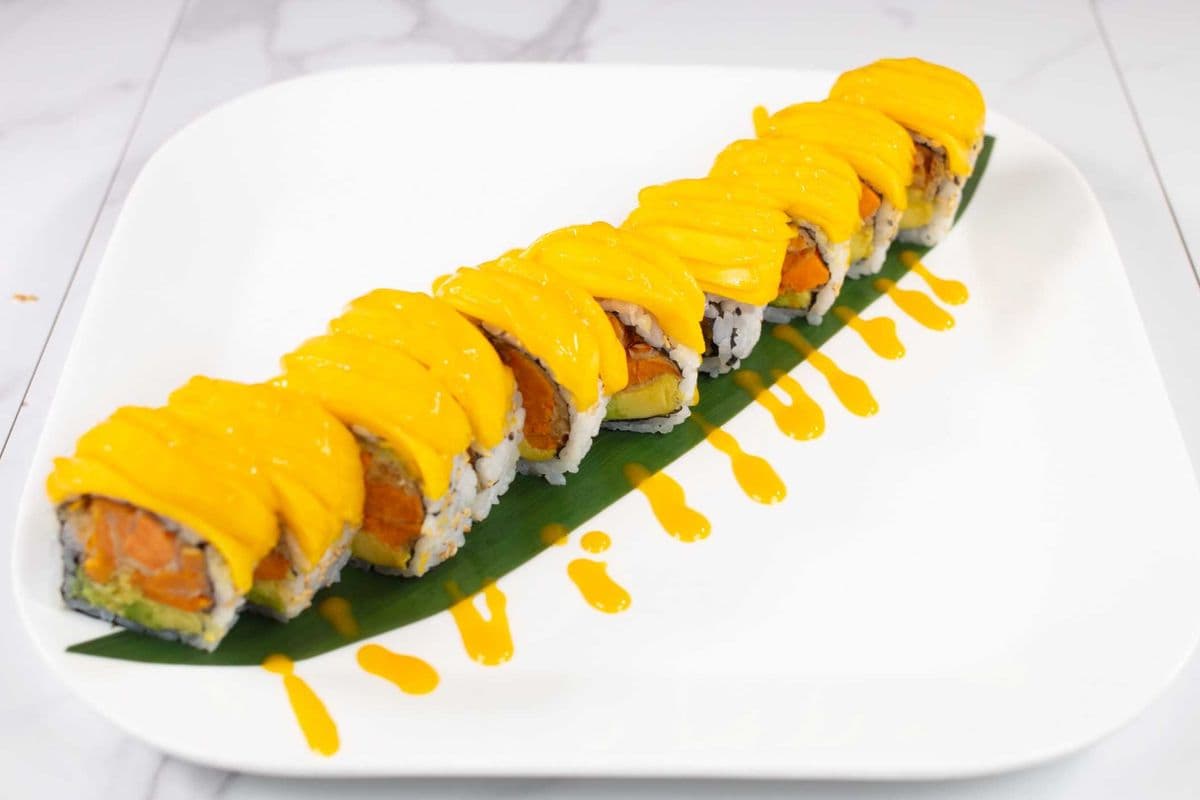 Mango Fusion Roll (10 pcs)
