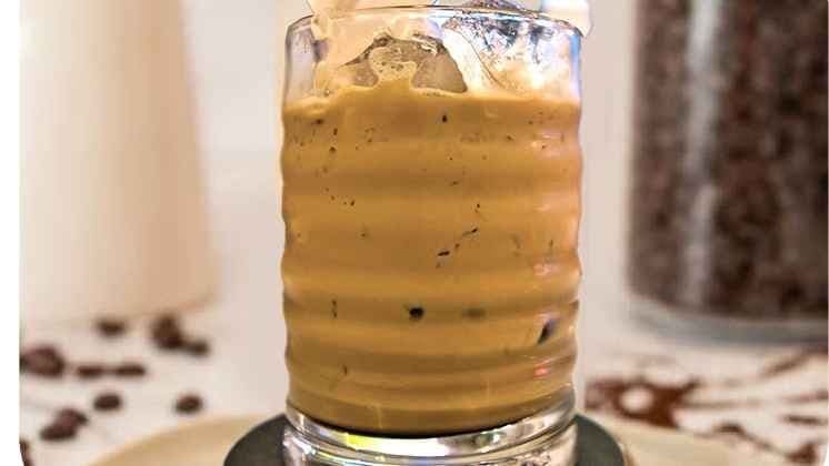 D1. Vietnamese Iced Coffee (Cà Phê Sữa Đá)