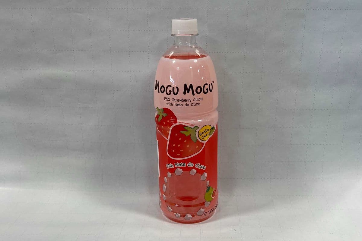 Mogu Mogu Strawberry Juice (1 L)
