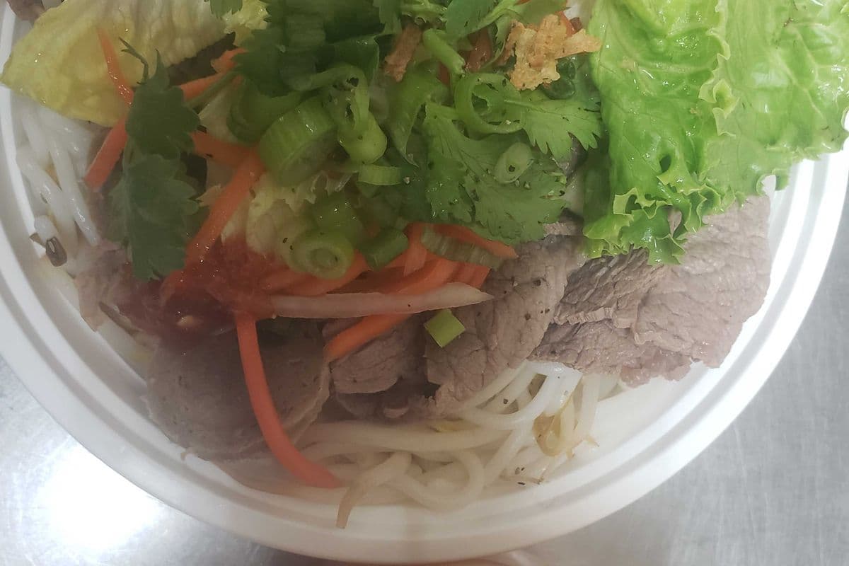 T3. Spicy Vermicelli Beef Noodle Soup