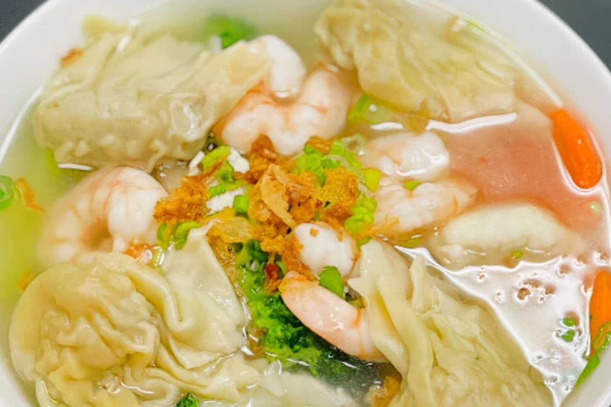 59A. Wor Wonton, Chicken, Shimps, Wonton and Vegetables in Chicken Broth ( no noodle)