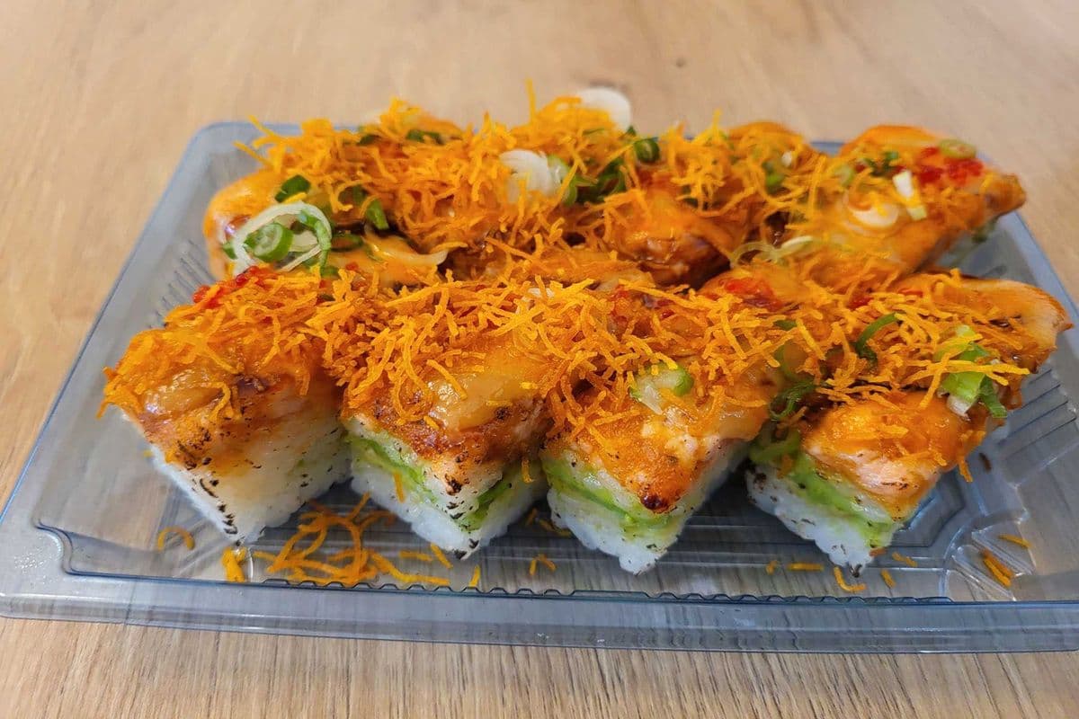 Spicy Salmon Aburi Press Sushi (8 pcs)