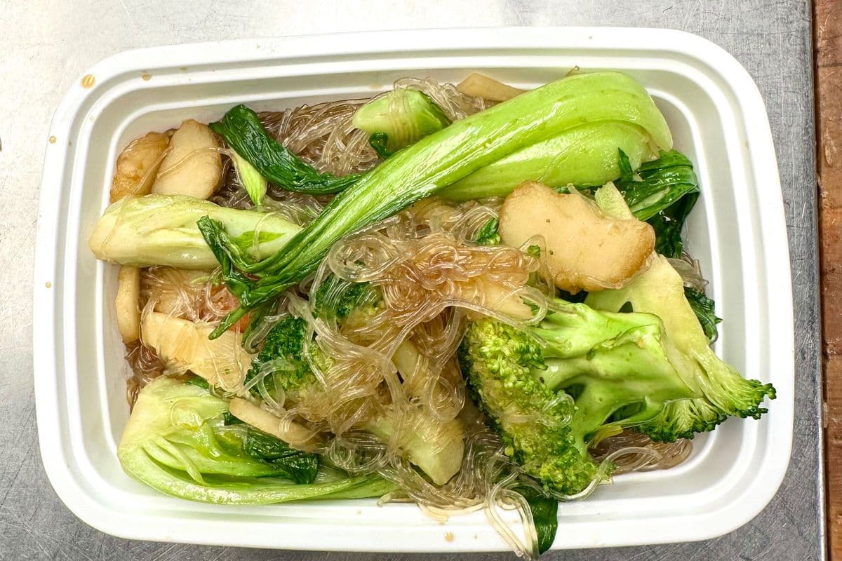 H8. Hot Pot aux légumes et vermicelles / Vegetable and Vermicelli Hot Pot