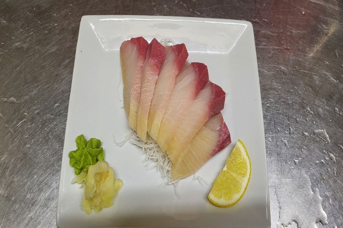 Hamachi Sashimi ( 6 pcs )