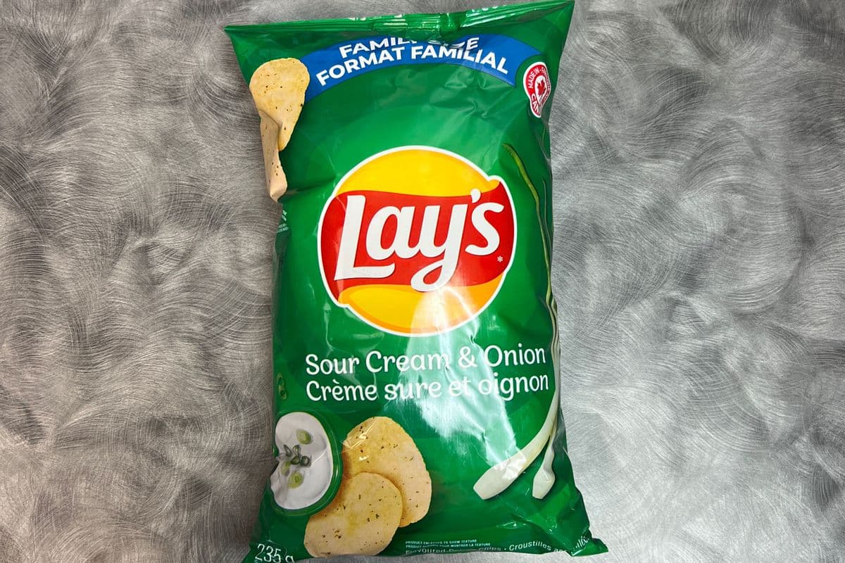 Lays Sour Cream & Onion (235g)