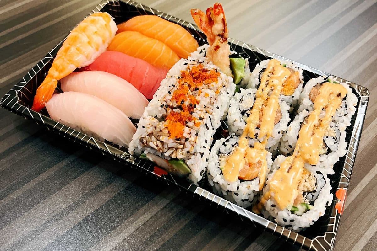 Sushi Set (17 pcs)
