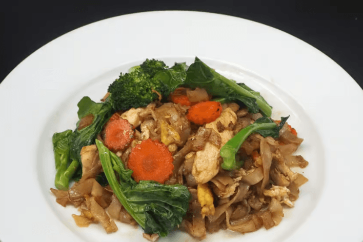 N3. Pad See Ewe Chicken