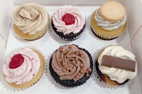 Large Cupcakes (Pack of 6)- Bakers Choice