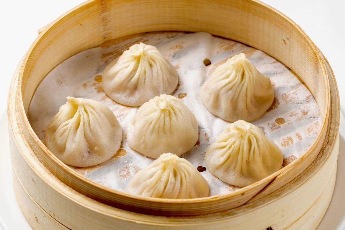 001. Soup Filled Pork Dumplings 小籠包 (6 pcs)