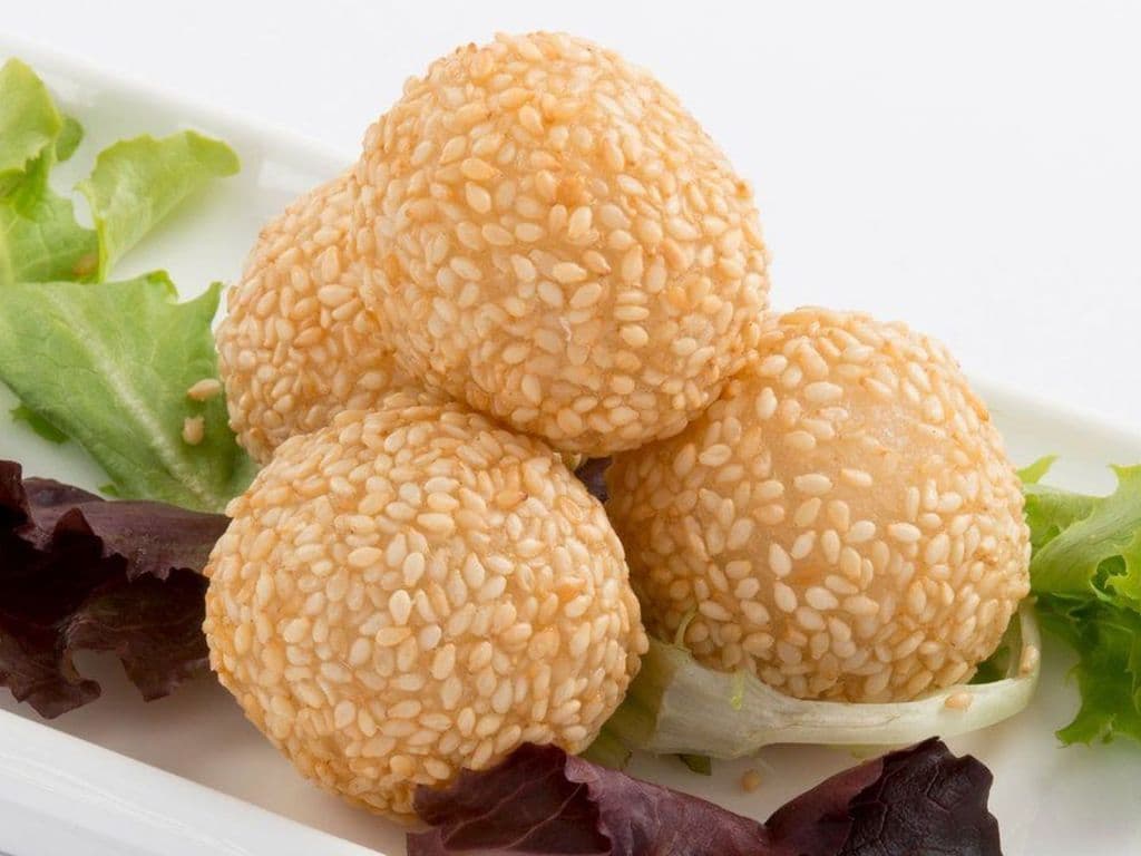 D17. Deep-Fried Sesame Balls (4 Pcs)