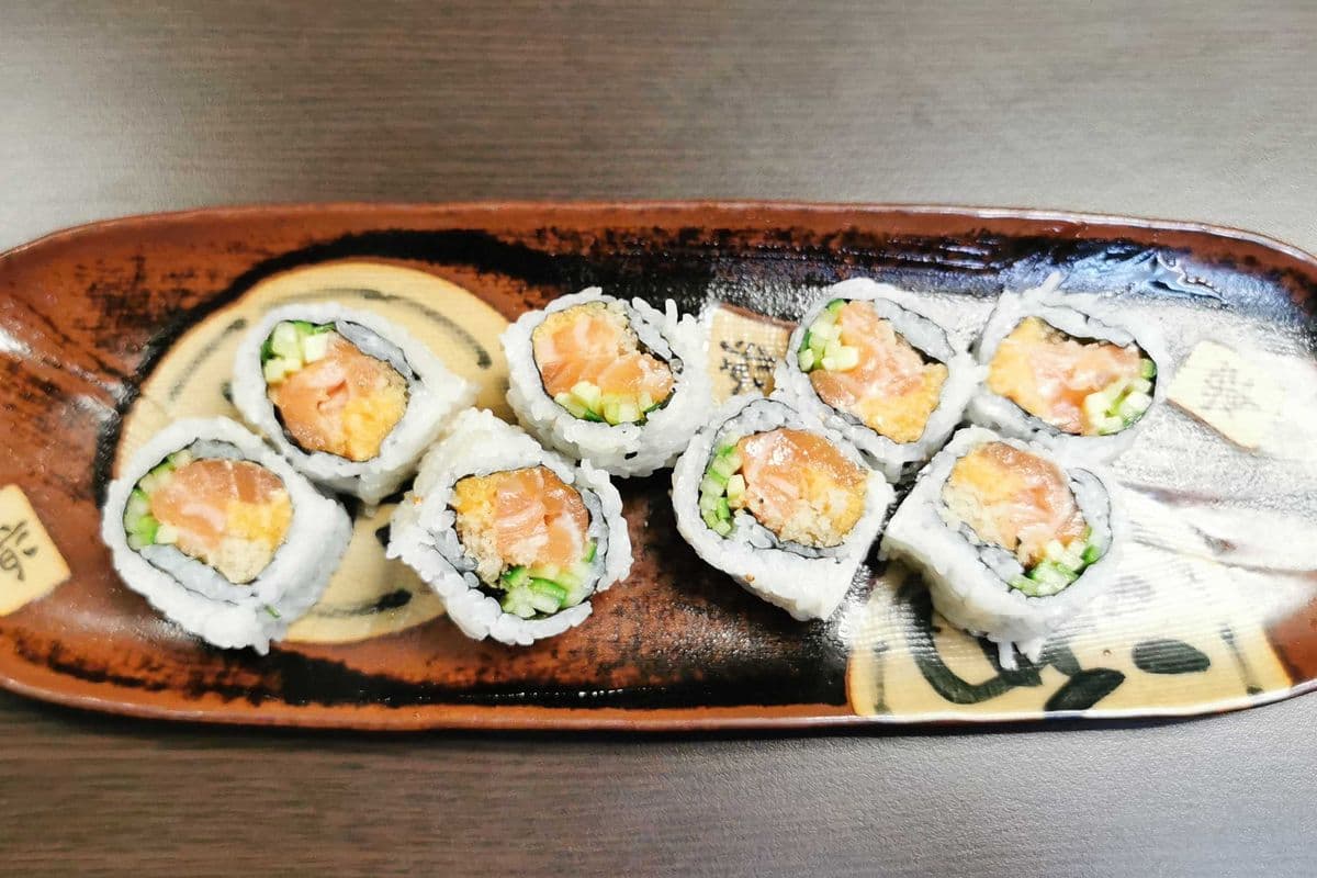 Spicy salmon cucumber Roll