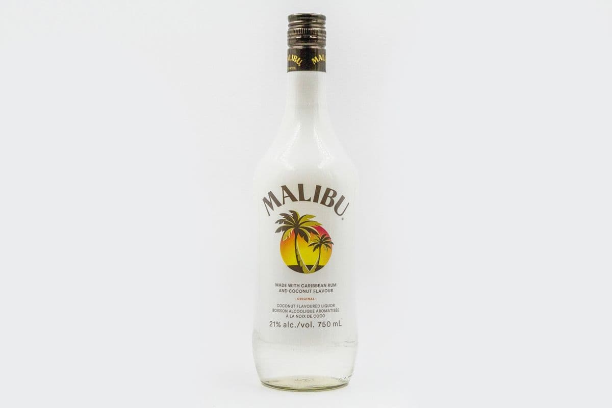 Malibu Coconut Rum (1 x 750 ml)