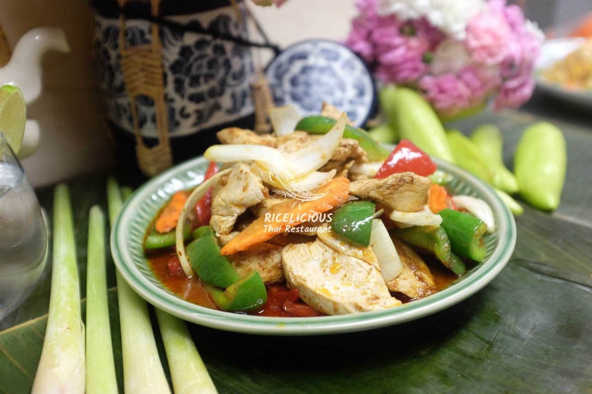 W9. Lemongrass Sauce (Pad Ta Krai)
