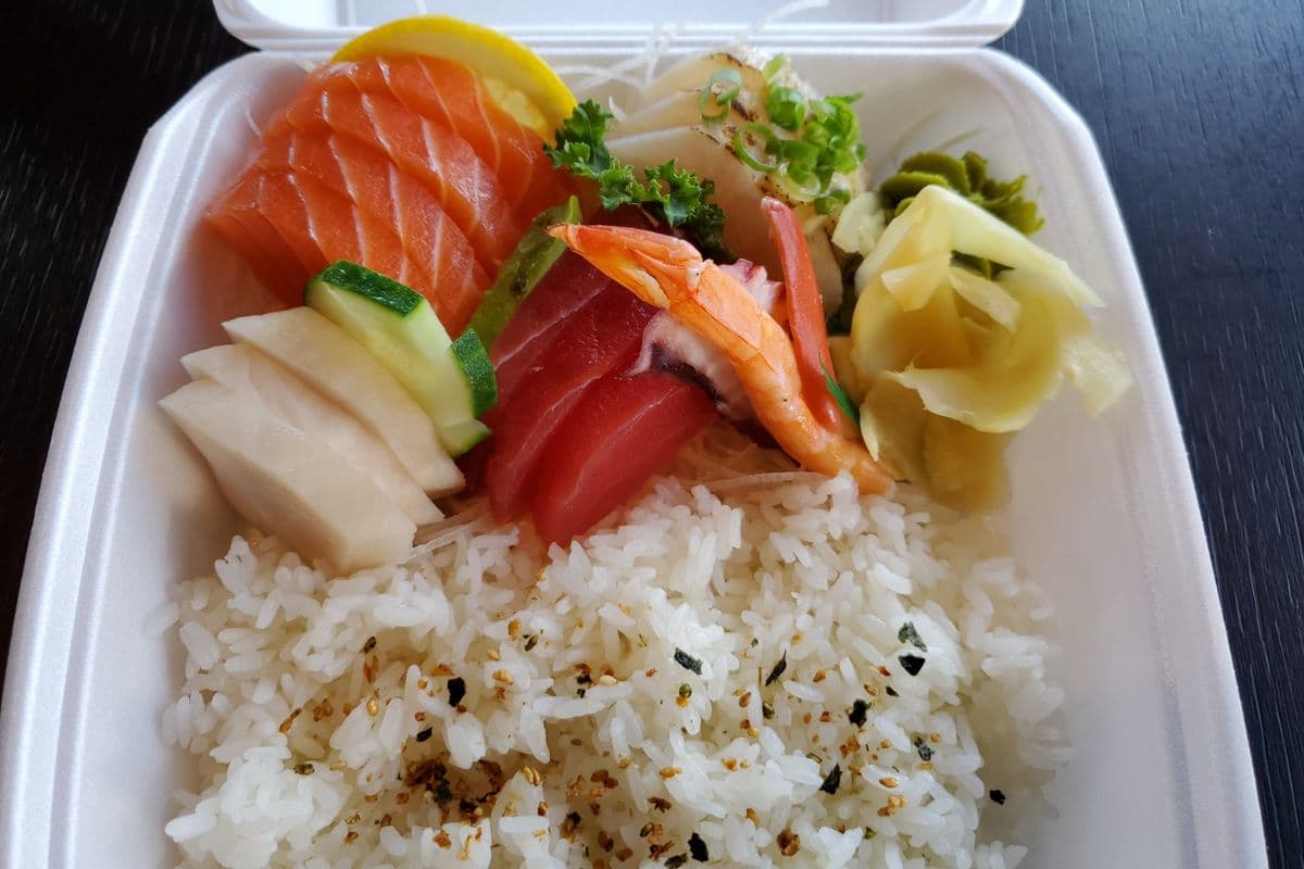 207. Chirashi Sushi Set (15 pcs)